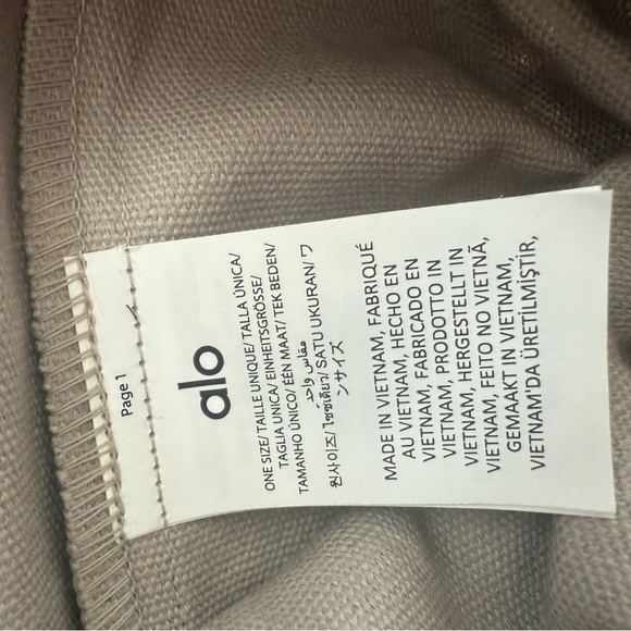 ALO Yoga Tote - Picture 5 of 6